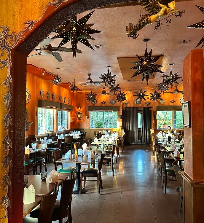 Vive Sol dining room by daylight